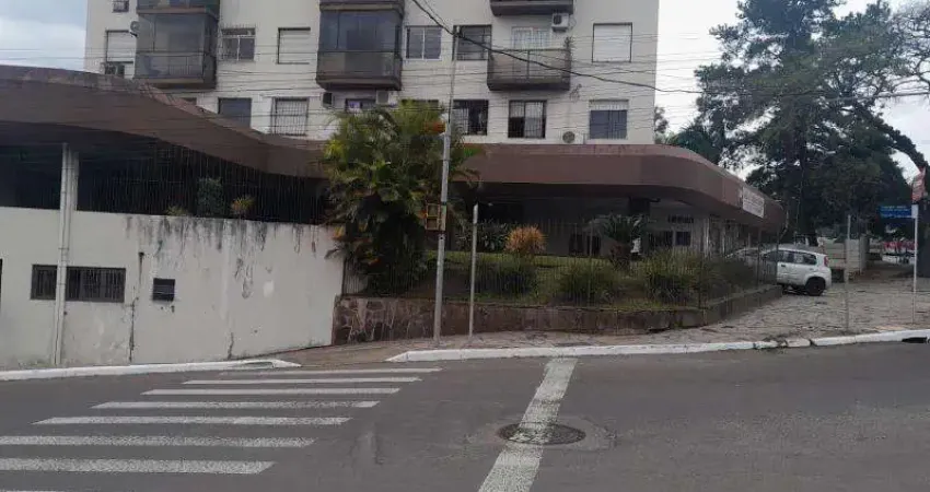 Apto com 40 m² de área útil, com  01 dormitório, sala, cozinha, banheiro e área de serviços, piso frio, ensolarado, prédio com elevador, ótima localização,