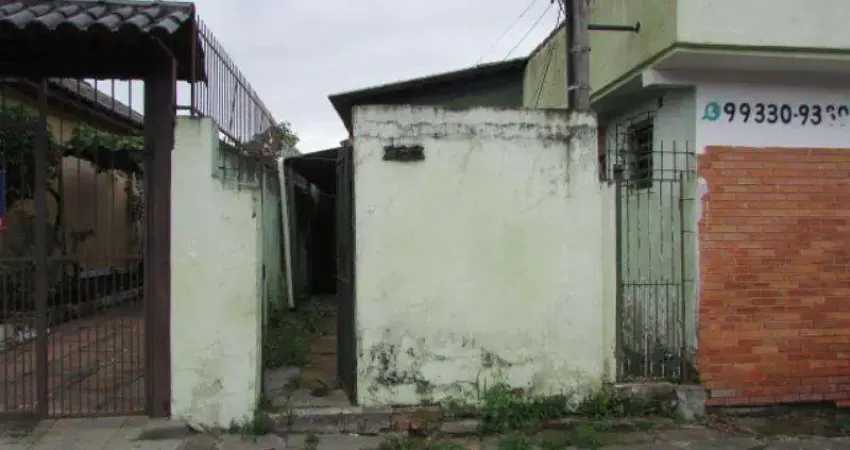 Casa no bairro tristeza com 32 m2, 1 dormitório, área de serviço, banheiro social, cozinha, pátio, sala de estar