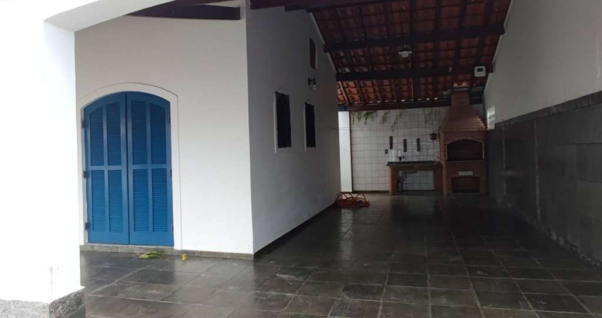 CASA 3 SUÍTES  CHURRASQUEIRA  JARDIM  550 M DA PRAIA  ITANHAÉM SP