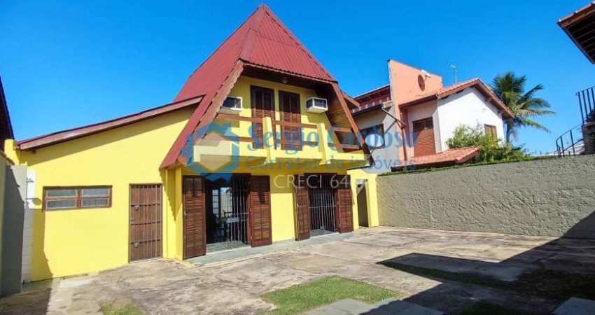 CASA BEIRA MAR 3 QUARTOS ESTILO CHALÉ SUIÇO  EDÍCULA  ITANHAÉM SP