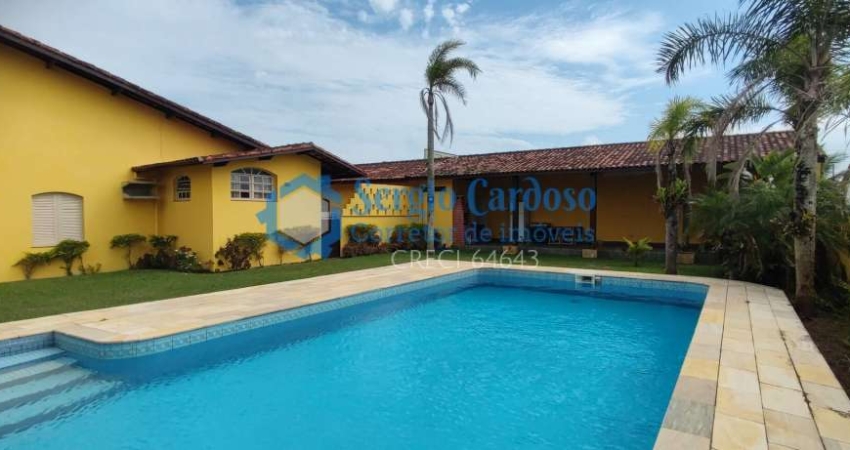 CASA PÉ NA AREIA COM TERRENO DE 910M²! 4 QUARTOS + EDÍCULA ITANHAÉM/SP