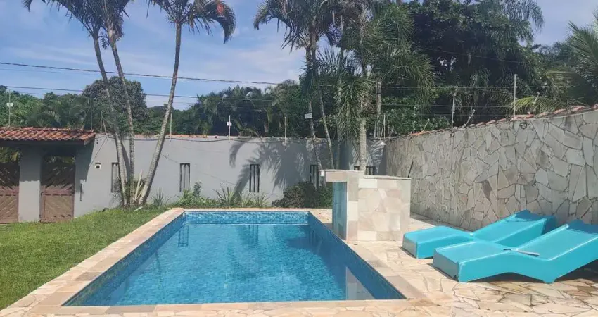 Casa 2 quartos piscina churraqueira e ares de chácara  200m mar itanhaém sp