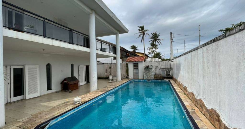 SOBRADÃO ALTO PADRÃO  8 SUÍTES PISCINA ENORME 100 M DO MAR ITANHAÉM SP