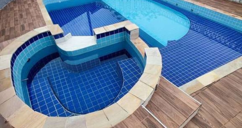 CASA COM PISCINA 3 SUÍTES EM TERRENO AMPLO ÁREA NOBRE 250M MAR ITANHAÉM/SP