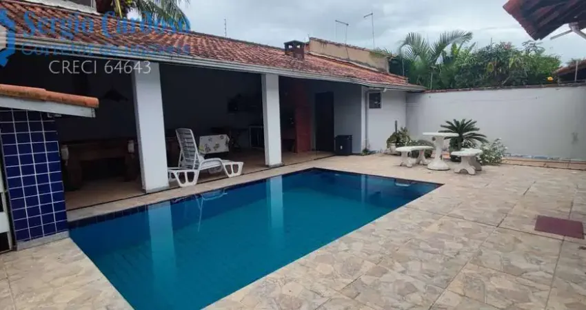 CASA COM PISCINA APENAS 200M DO MAR! 2 QUARTOS + EDÍCULA ITANHAEM/SP