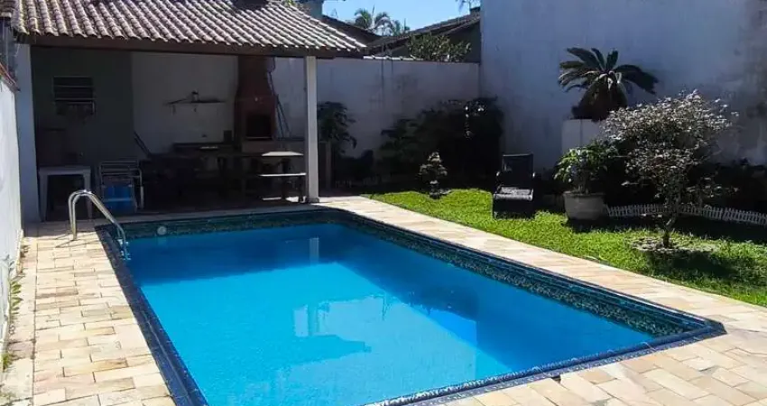 Casa mobiliada  3 quartos piscina churrasqueira 100 m do mar itanhaém sp