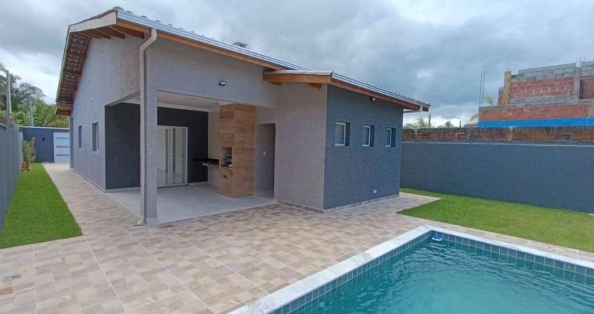 CASA TERREA EM AMPLO TERRENO COM PISCINA E CHURRAQUEIRA 3 QUARTOS ITANHAEM