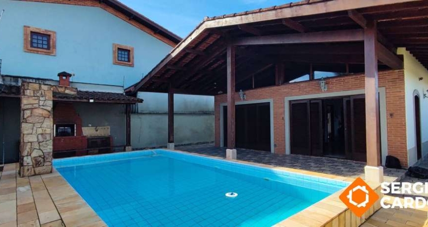 CASA EM TERRENO 420M² A 250M DO MAR! 3 QUARTOS E AMPLA PISCINA ITANHAEM/SP