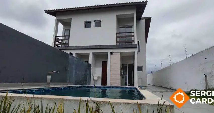Sobrado 2 suítes com piscina e churrasqueira quintal amplo gramado itanhaém