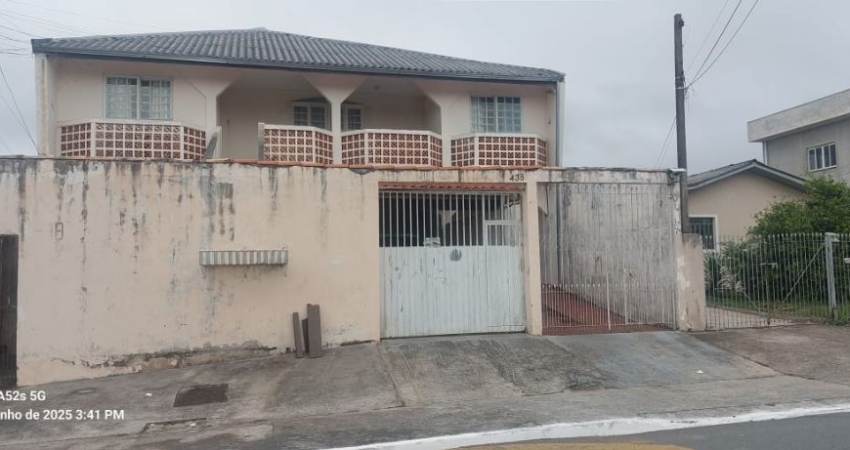 Vendo ótimo Sobrado de Alvenaria usado com aproximadamente 465 m² de área construída bairro Jardim Amélia Pinhais Paraná