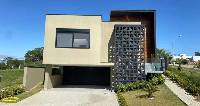 Casa de luxo em condomínio Alphaville Itu-SP: 4 quartos, 3 suítes, 3 salas, 4 banheiros, 4 vagas de garagem, 252m².