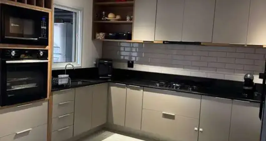 Sobrado com 120m² de área construída, localizado no Condomínio Village Splendore - Sorocaba/SP.  Localização privilegiada, a 5 minutos do centro da ci