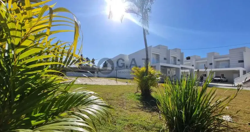 Aluguel de Casa em Condomínio de Alto Padrão no Jardim Simus, Sorocaba-SP: 3 quartos, 1 suíte, 1 sala, 3 banheiros, 2 vagas, 93m².
