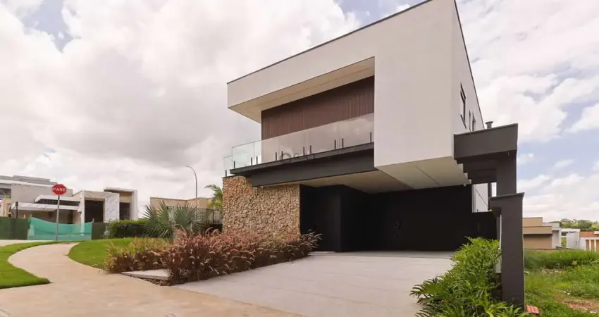 Casa de Luxo em Condomínio na Vila Martins, Itu-SP: 4 Quartos, 3 Suítes, 2 Salas, 4 Banheiros, 4 Vagas, 276,39 m².