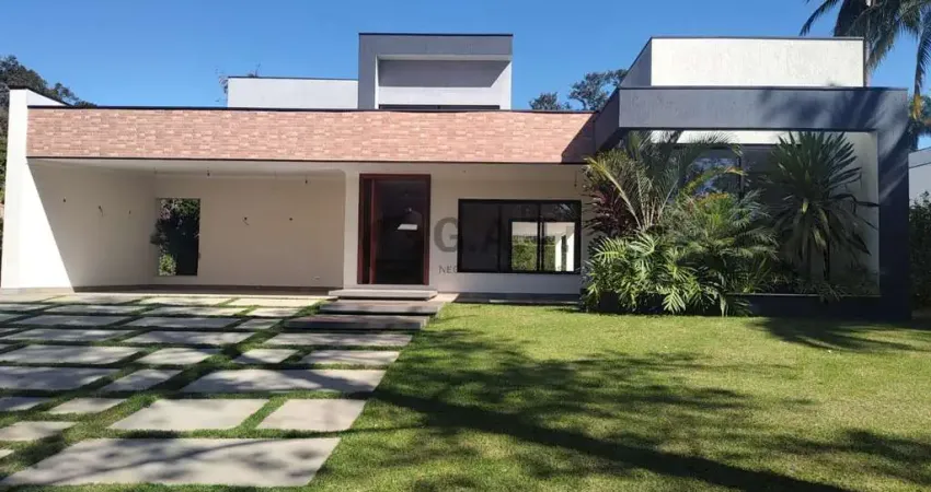 Luxuosa casa em condomínio à venda em Aracoiaba da Serra-SP, bairro Lago Azul 4 quartos, 4 suítes, 3 salas, 2 banheiros, 6 vagas, 453,84 m²
