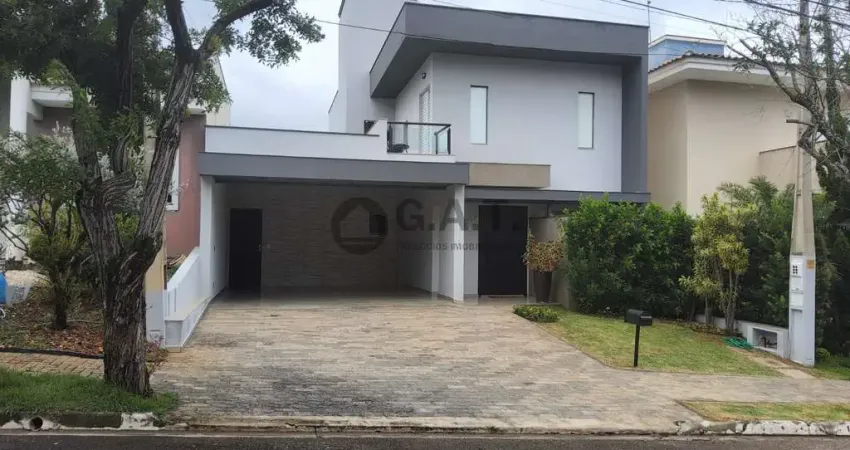 Casa em Condomínio em Sorocaba-SP: 3 Quartos, 3 Suítes, 3 Salas, 1 Banheiro, 4 Vagas na Garagem e 187m² de Área