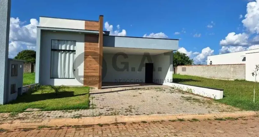 Casa em Condomínio à Venda em Araçoiaba da Serra-SP: 3 Quartos, 1 Suíte, 2 Salas, 3 Banheiros, 4 Vagas de Garagem, 125m².