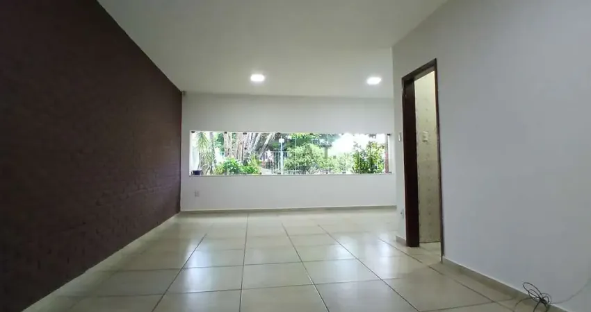 Casa para Locação em Sorocaba-SP na Vila Trujillo: 3 Quartos, 1 Suíte, 2 Salas, 3 Banheiros, 1 Vaga de Garagem - 208m².