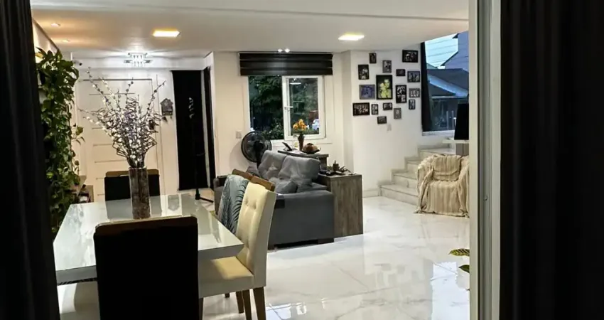 Maravilhosa casa em condomínio 3 dormitórios sendo uma suíte com sacada