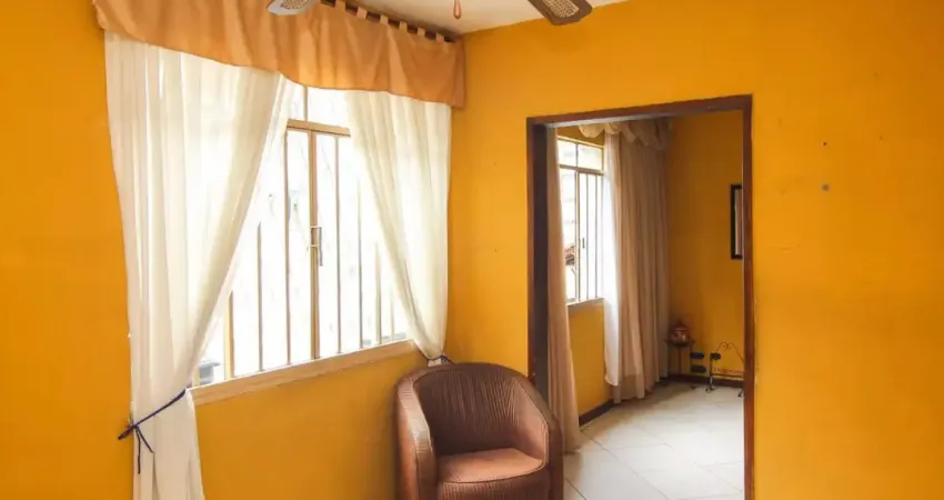 Maravilhoso apartamento de dois dormitórios no menino deus, bem ensolarado