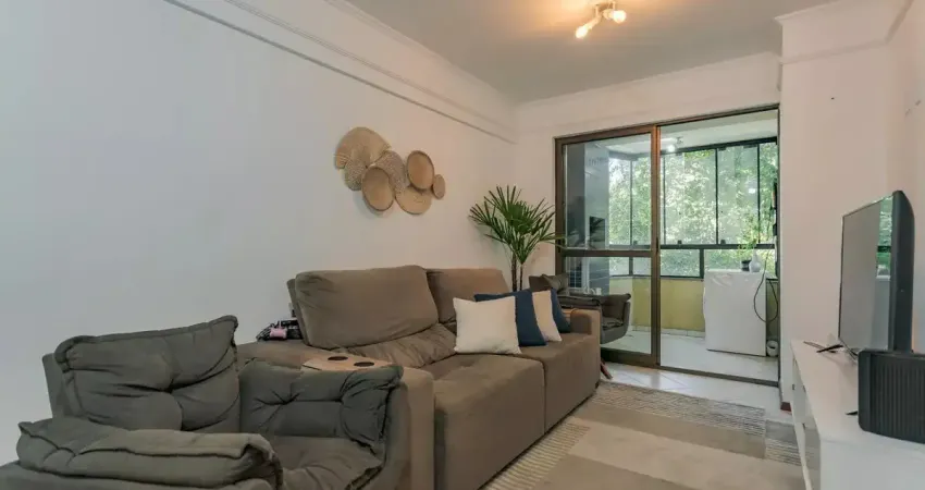 Apartamento de dois dormitórios com suíte e churrasqueira, vaga e elevador