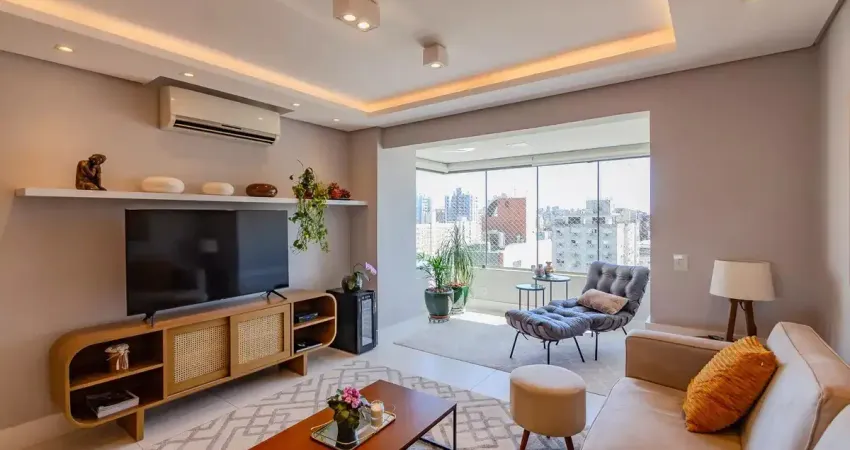 Maravilhoso apartamento de 3 dormitórios, sacada com churrasqueira no menino deus