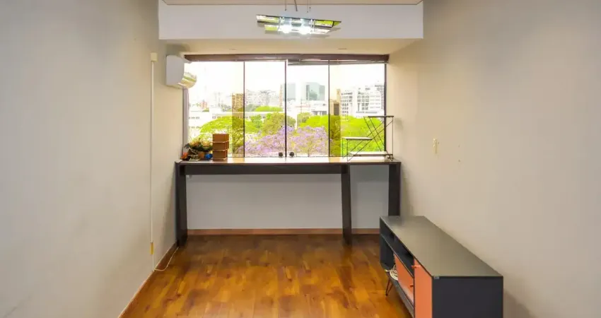 Apartamento de 2 dormitórios com vaga e elevador no menino deus