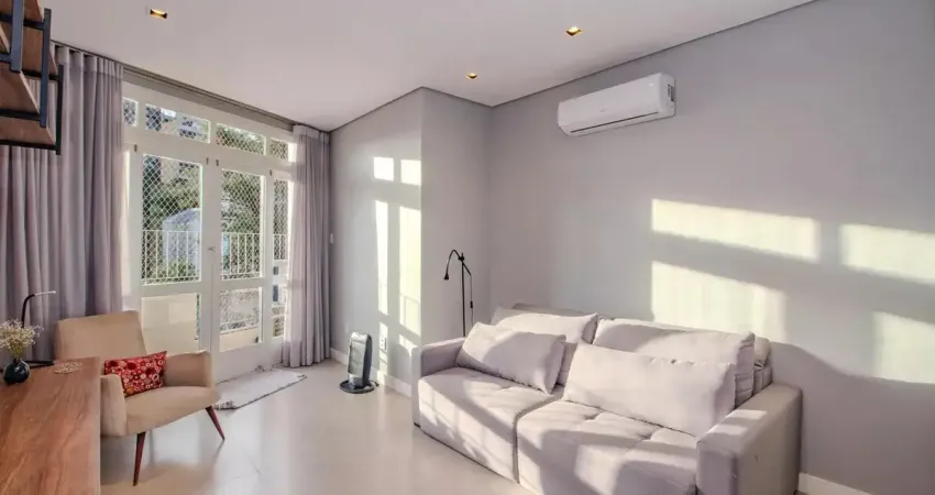 Maravilhoso apartamento no moinhos de dois dormitórios com suíte e sacada