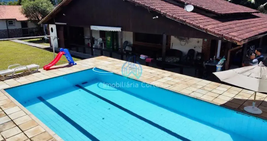 Casa linear no centro com 4 dormitórios por r$ 749.000 - guapimirim-rj