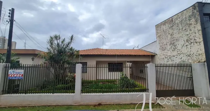 Casa com 3 quartos à venda no Centro, Arapongas 