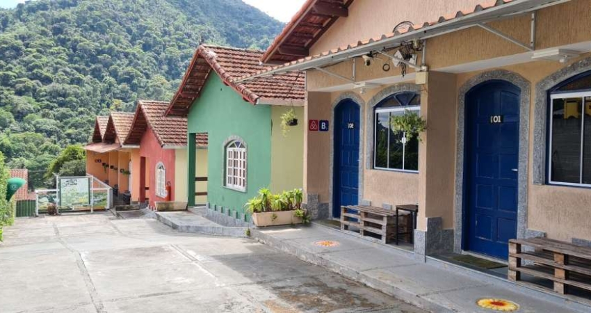 Casa comercial com 10 salas à venda no Jardim Meudon, Teresópolis
