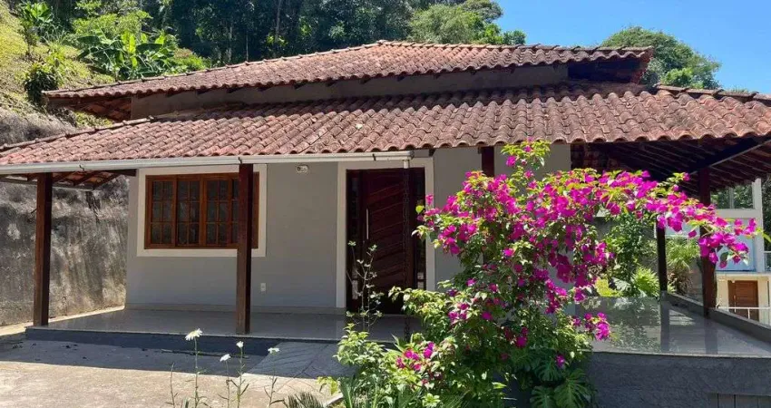 Casa aconchegante em condomínio – um refúgio em meio à natureza