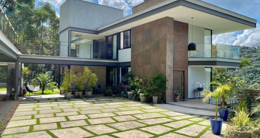 Casa em condomínio de alto padrão-Quebra Frascos - Teresópolis/RJ.