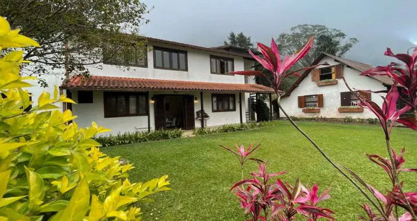 Sítio com casa Duplex Estilo Chalé em Condomínio – Teresópolis/RJ