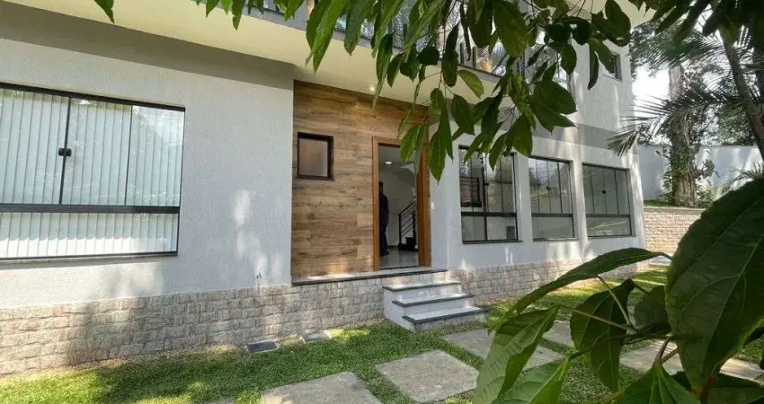 Casa com 3 quartos sendo 1 suite-116 M²-bairro Alto Teresópolis