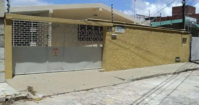 Casa com 3 quartos para alugar no Lagoa Nova, Natal 