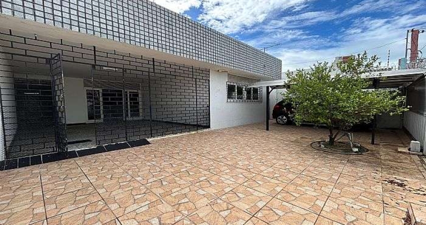 Casa com 4 quartos à venda no Lagoa Nova, Natal 