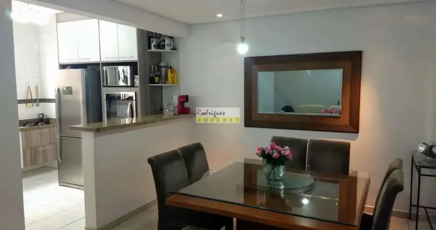 Sobrado em cond. com 3 dorms, 2 vgs, Vila Valença, São Vicente