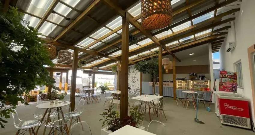 Ampla Casa com Salas Comercias no Centro da Cidade de Palhoça/SC