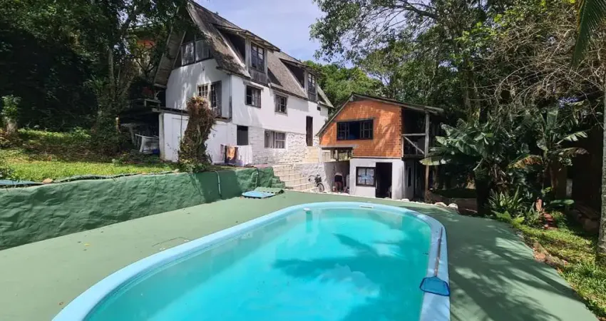 Casa Chalé - Pousada/Hostel (Venda) Praia da Guarda do Embaú em Palhoça/SC