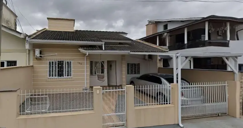 Excelente Casa com Área Gourmet no São Sebastião em Palhoça/SC: PODE FINANCIAR!