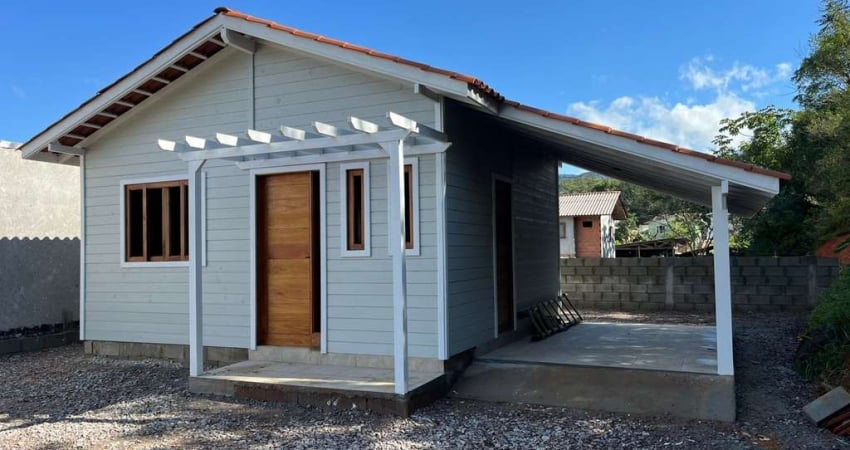 Casa Ampla de Madeira com Quintal - Alto Aririu em Palhoça/SC