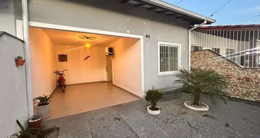 Casa com Garagem Coberta e Quintal - Barra do Aririu em Palhoça/SC