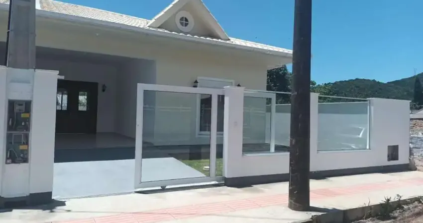Casa com Piscina Na Praia de Fora em Palhoça/SC