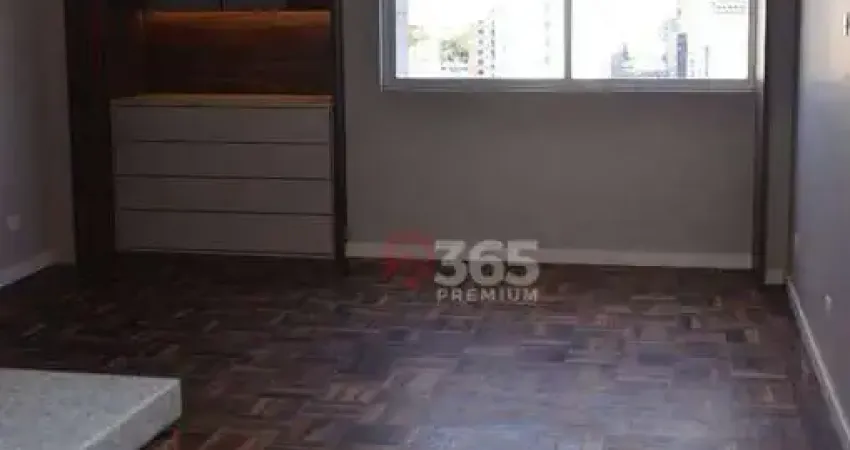 Apartamento Retrofit com 1 dormitório à venda, 62 m² por R$ 520.000 - Centro - Curitiba/PR