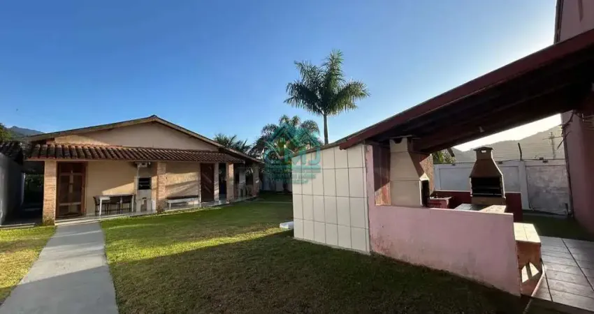 Sobrado para Venda em Ubatuba, Praia da Lagoinha, 4 dormitórios, 2 suítes, 6 banheiros, 4 vagas