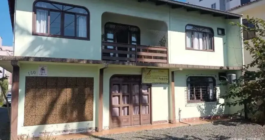 Casa à venda no Iririú, Joinville