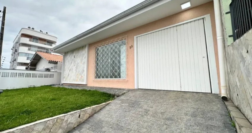 Casa com 3 quartos à venda na Avenida Leoberto Leal, 10, Barreiros, São José