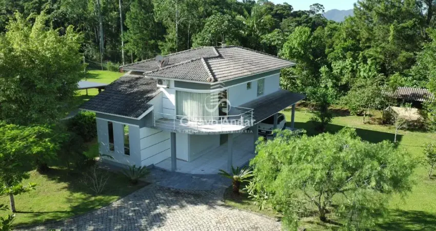 Casa mobiliada com excelente acesso ao novo anel viário / em Alto Biguaçu/SC