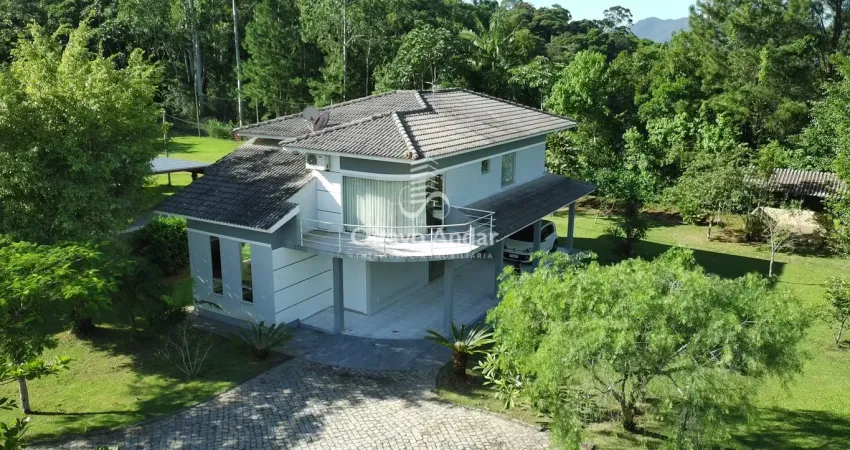 Casa mobiliada com excelente acesso ao novo anel viário / em alto biguaçu/sc